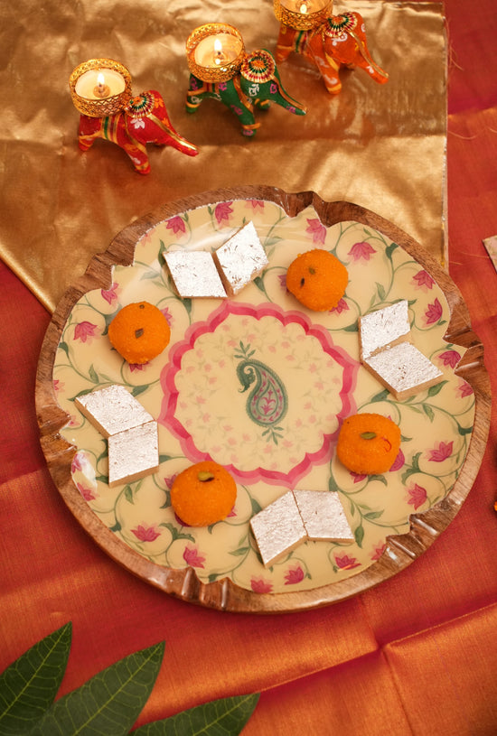 A Suhani Platter : Pink Green